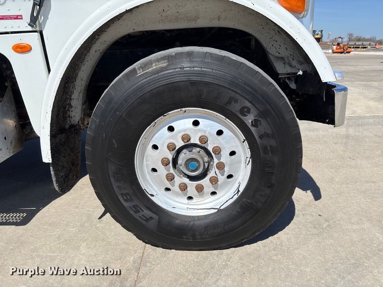 image for item FB3196 2013 Peterbilt 367 dump truck