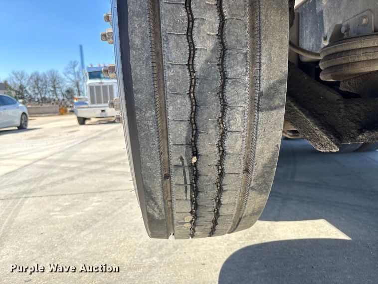 image for item FB3196 2013 Peterbilt 367 dump truck