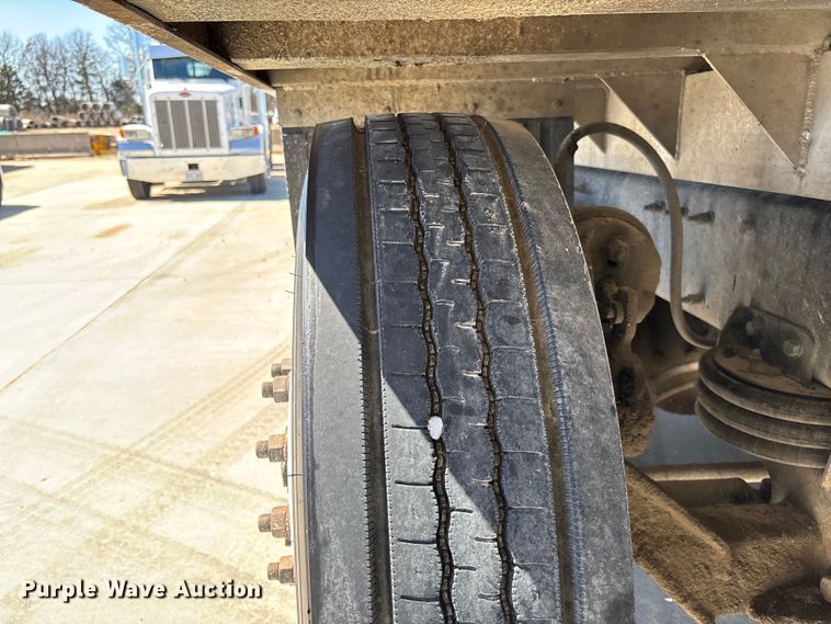 image for item FB3196 2013 Peterbilt 367 dump truck