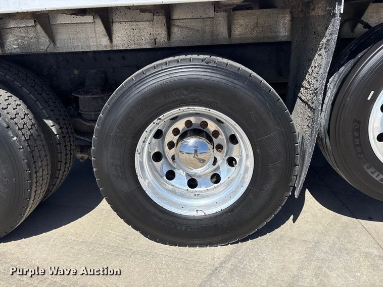 image for item FB3196 2013 Peterbilt 367 dump truck