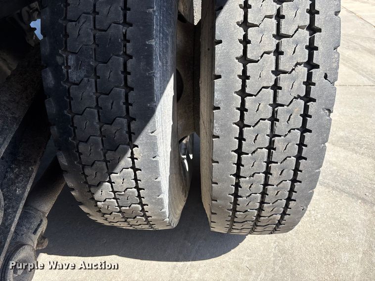 image for item FB3196 2013 Peterbilt 367 dump truck