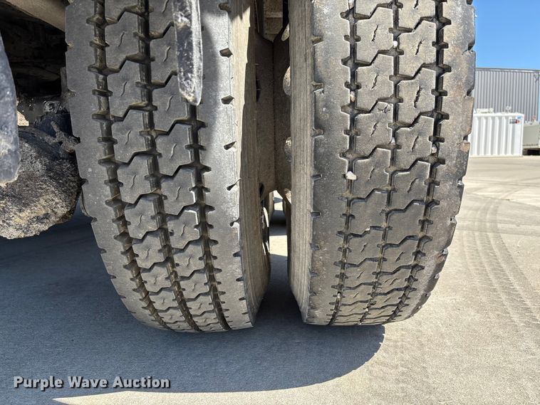 image for item FB3196 2013 Peterbilt 367 dump truck