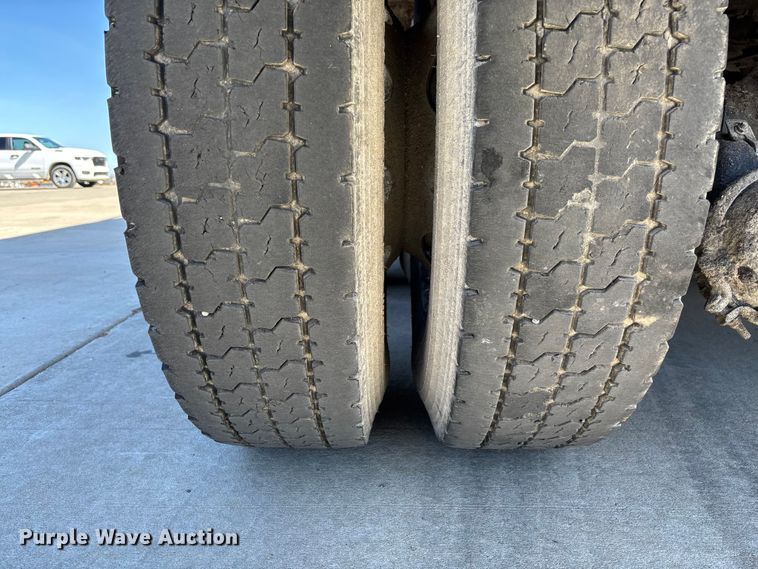 image for item FB3196 2013 Peterbilt 367 dump truck