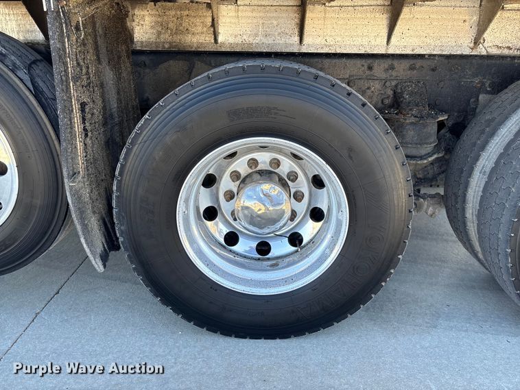 image for item FB3196 2013 Peterbilt 367 dump truck