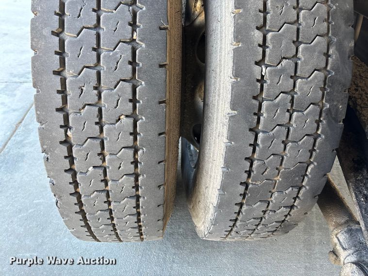 image for item FB3196 2013 Peterbilt 367 dump truck