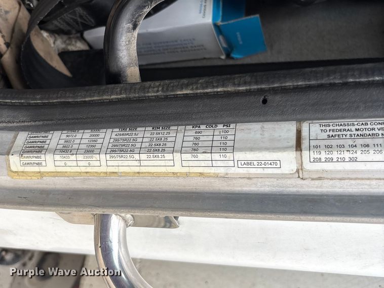 image for item FB3196 2013 Peterbilt 367 dump truck