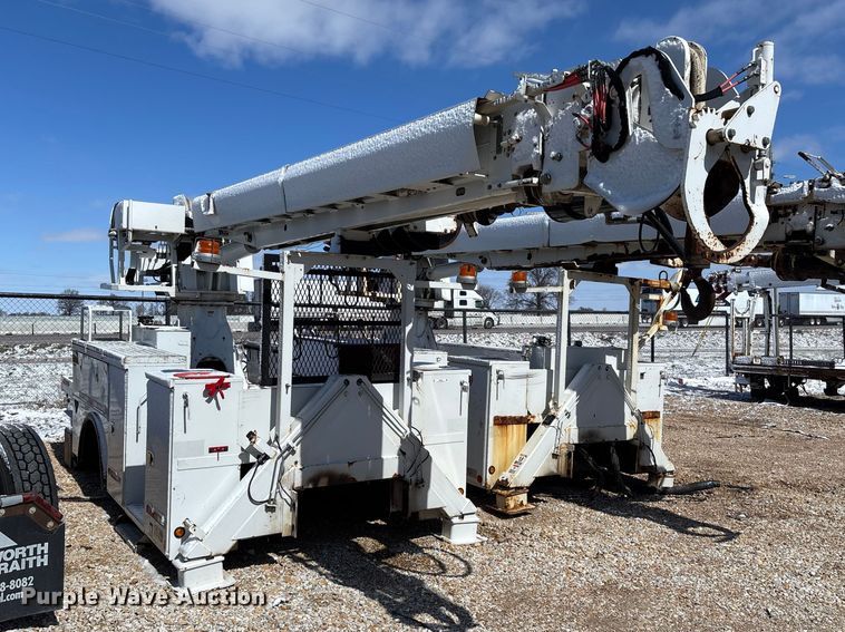 image for item FB3250 Altec digger derrick bed