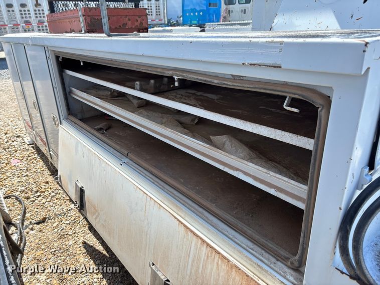 image for item FB3250 Altec digger derrick bed