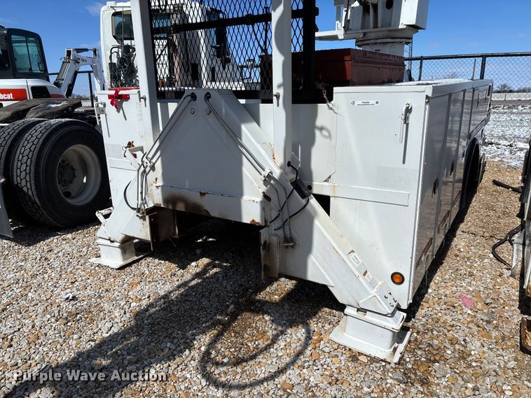 image for item FB3250 Altec digger derrick bed