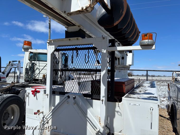 image for item FB3250 Altec digger derrick bed