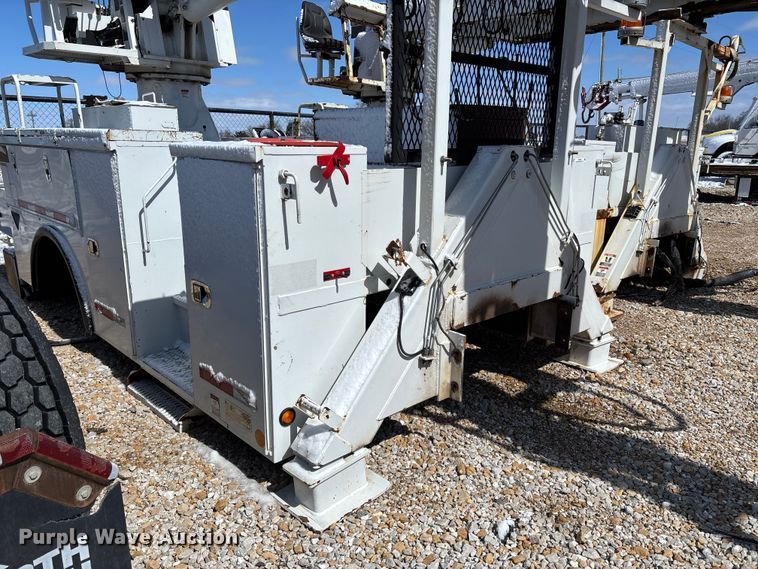 image for item FB3250 Altec digger derrick bed