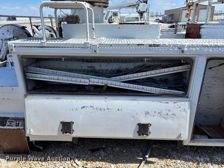 image for item FB3250 Altec digger derrick bed