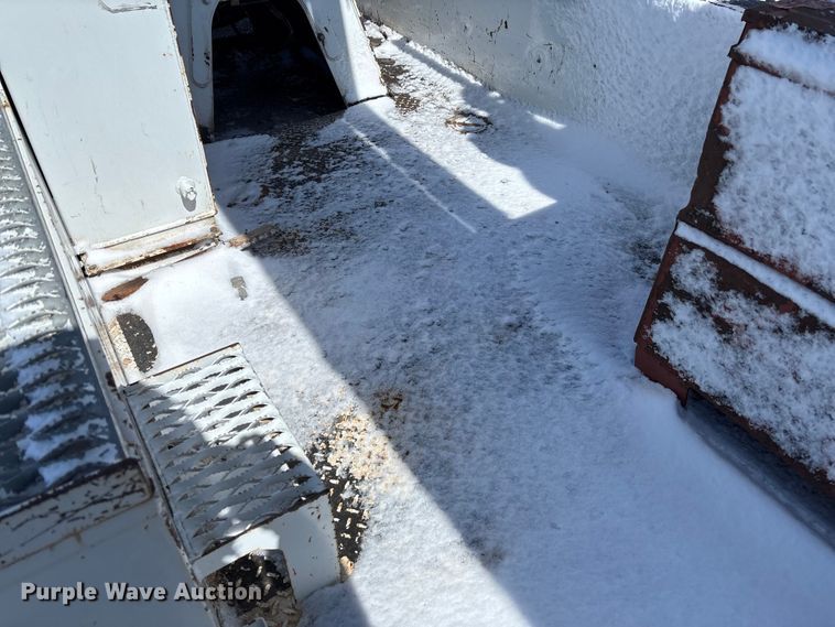 image for item FB3250 Altec digger derrick bed