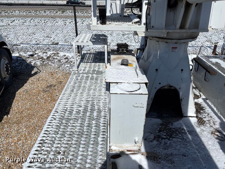 image for item FB3250 Altec digger derrick bed