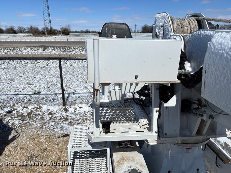 image for item FB3250 Altec digger derrick bed