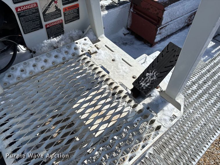 image for item FB3250 Altec digger derrick bed