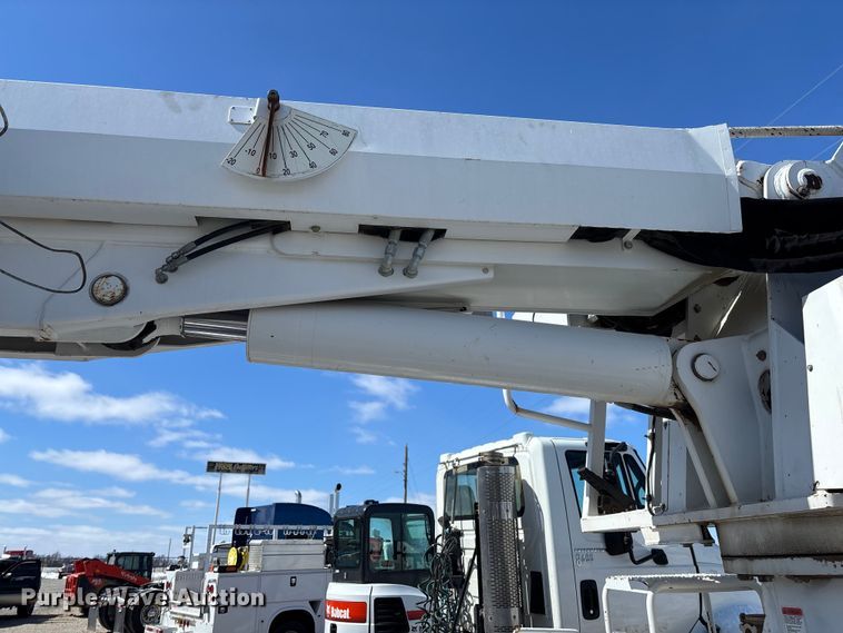 image for item FB3250 Altec digger derrick bed