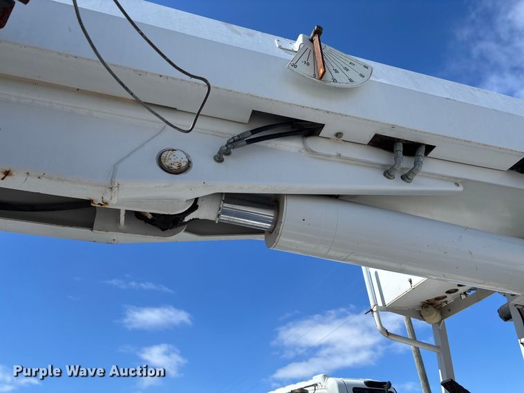 image for item FB3250 Altec digger derrick bed