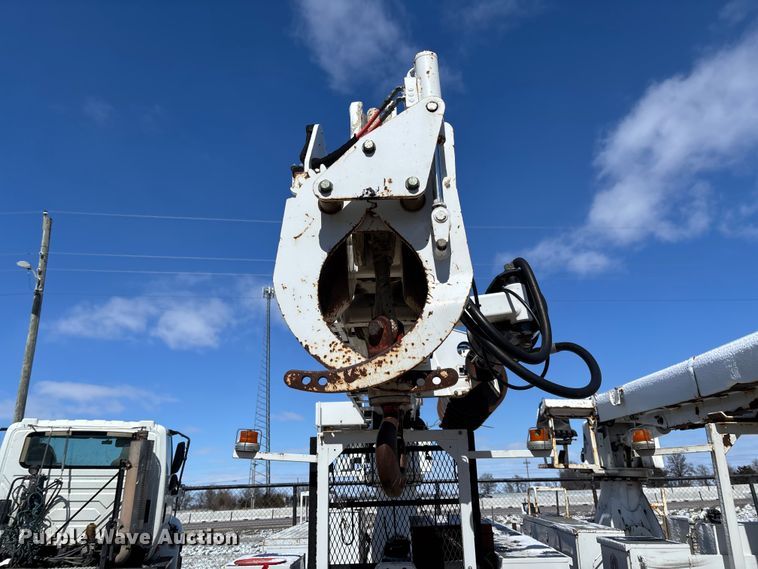 image for item FB3250 Altec digger derrick bed