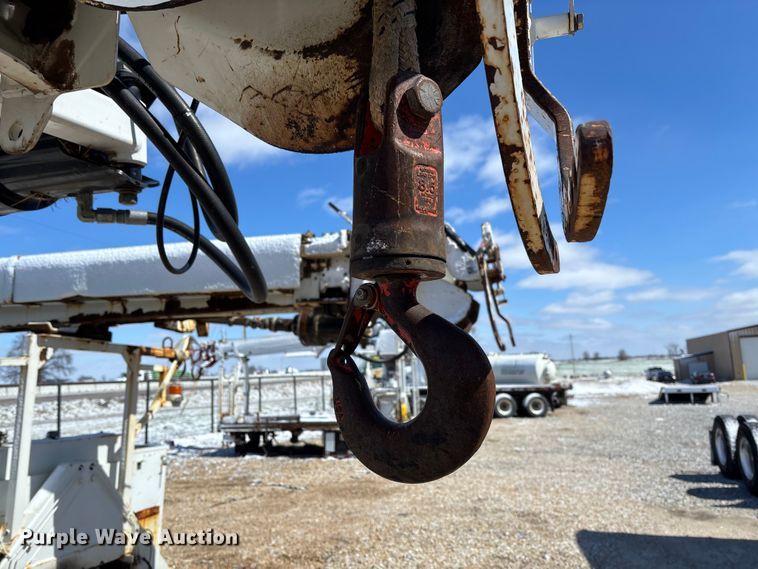 image for item FB3250 Altec digger derrick bed