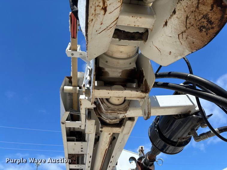 image for item FB3250 Altec digger derrick bed