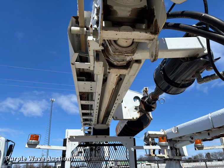 image for item FB3250 Altec digger derrick bed