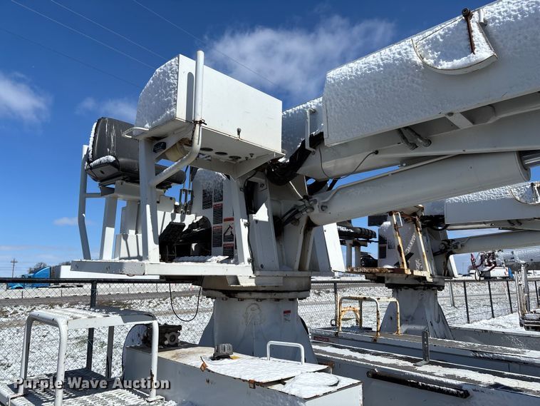 image for item FB3250 Altec digger derrick bed