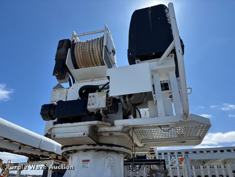 image for item FB3250 Altec digger derrick bed