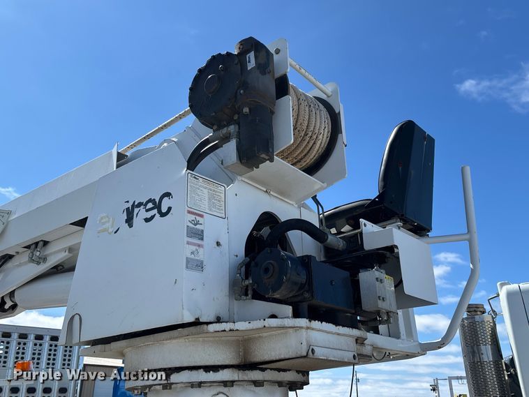 image for item FB3250 Altec digger derrick bed