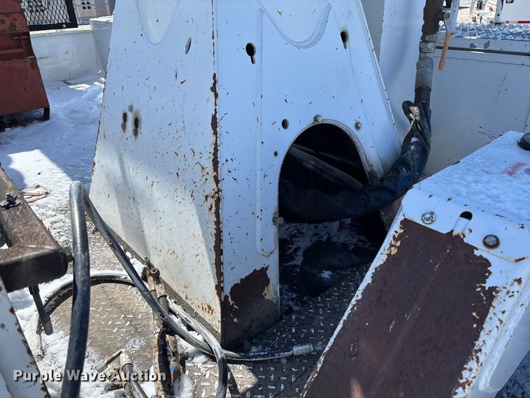 image for item FB3250 Altec digger derrick bed