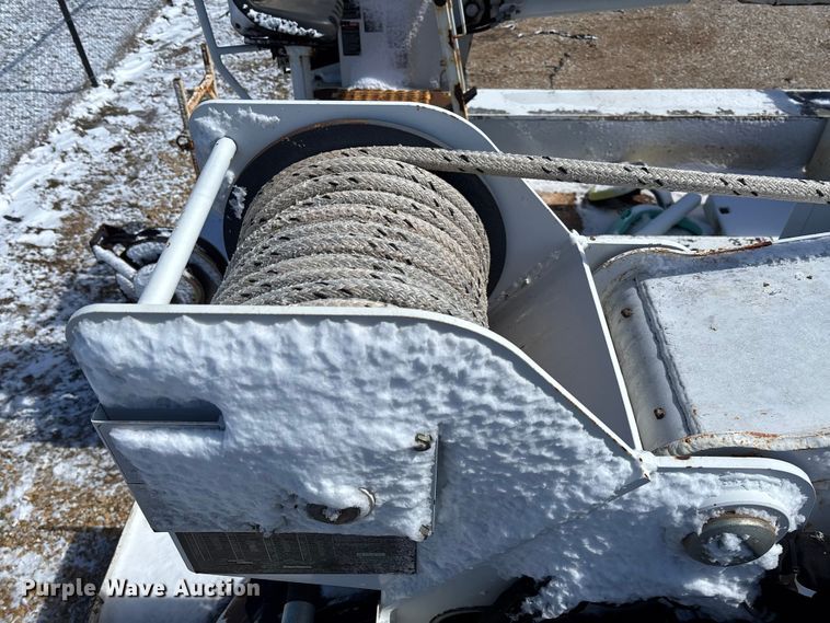 image for item FB3250 Altec digger derrick bed