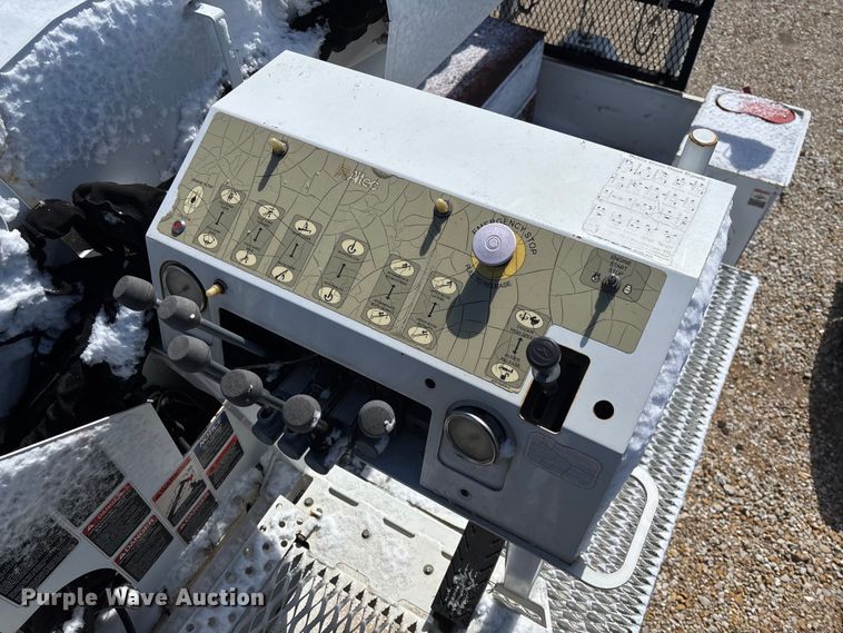 image for item FB3250 Altec digger derrick bed