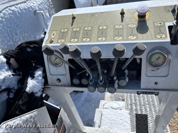 image for item FB3250 Altec digger derrick bed