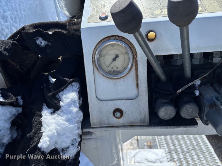 image for item FB3250 Altec digger derrick bed