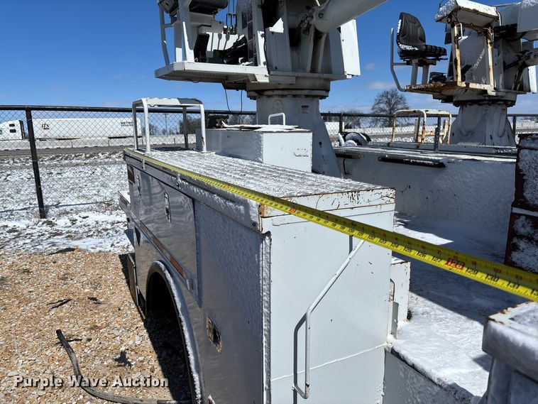 image for item FB3250 Altec digger derrick bed