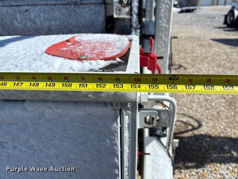 image for item FB3250 Altec digger derrick bed