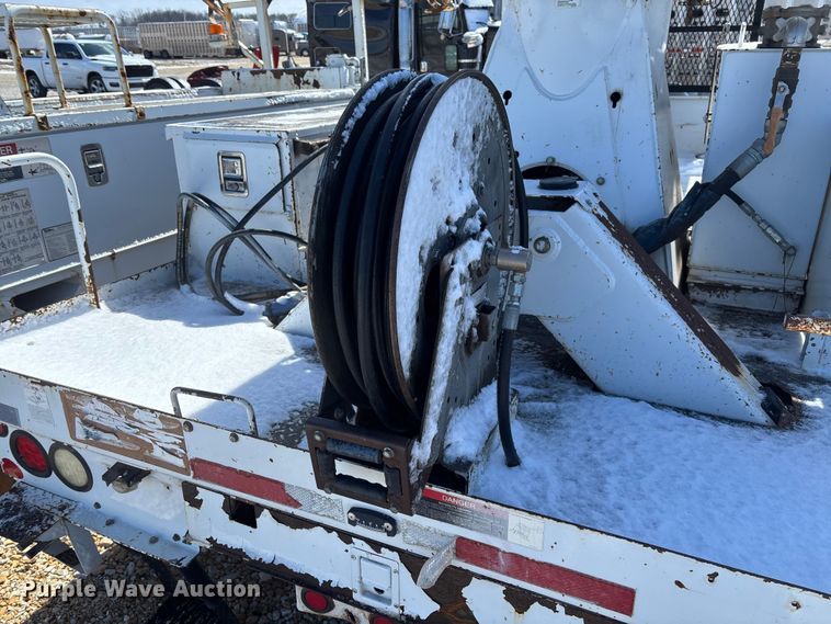 image for item FB3250 Altec digger derrick bed