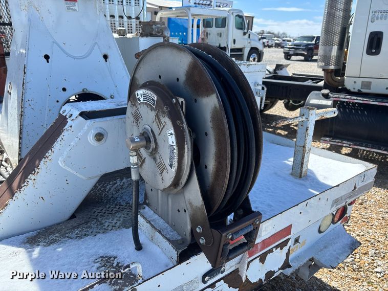 image for item FB3250 Altec digger derrick bed