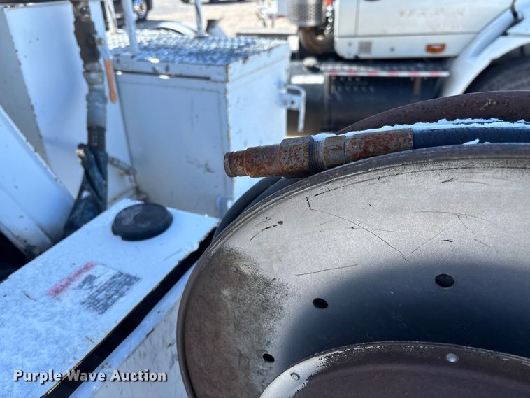 image for item FB3250 Altec digger derrick bed