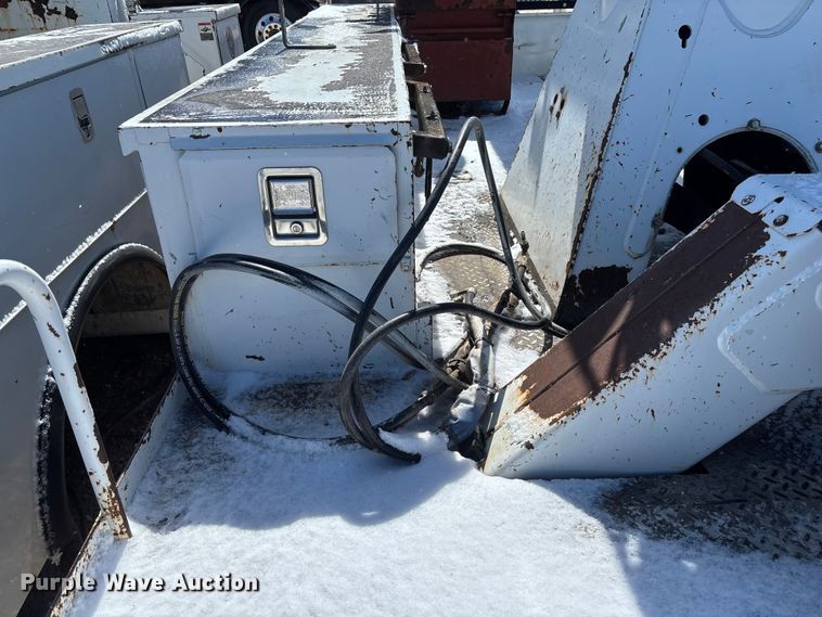 image for item FB3250 Altec digger derrick bed