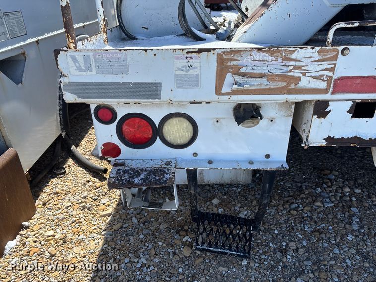 image for item FB3250 Altec digger derrick bed