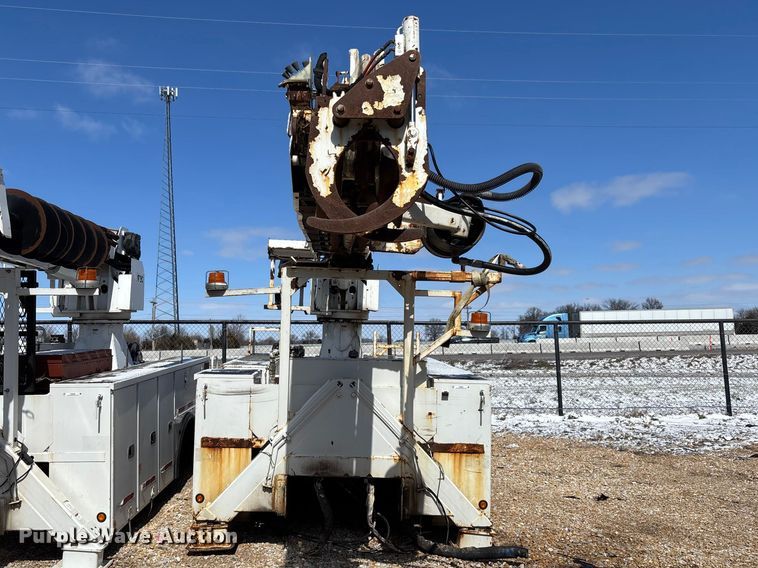 image for item FB3251 Altec digger derrick bed