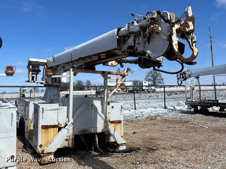 image for item FB3251 Altec digger derrick bed