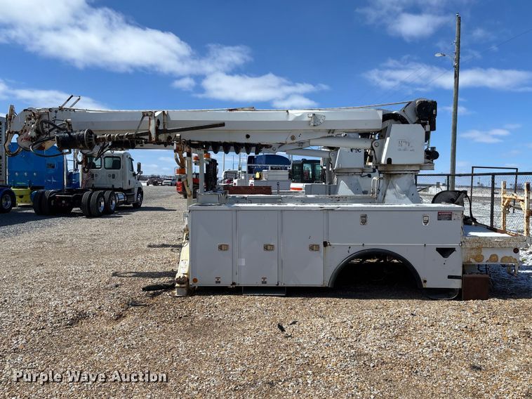 image for item FB3251 Altec digger derrick bed