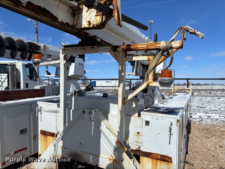 image for item FB3251 Altec digger derrick bed