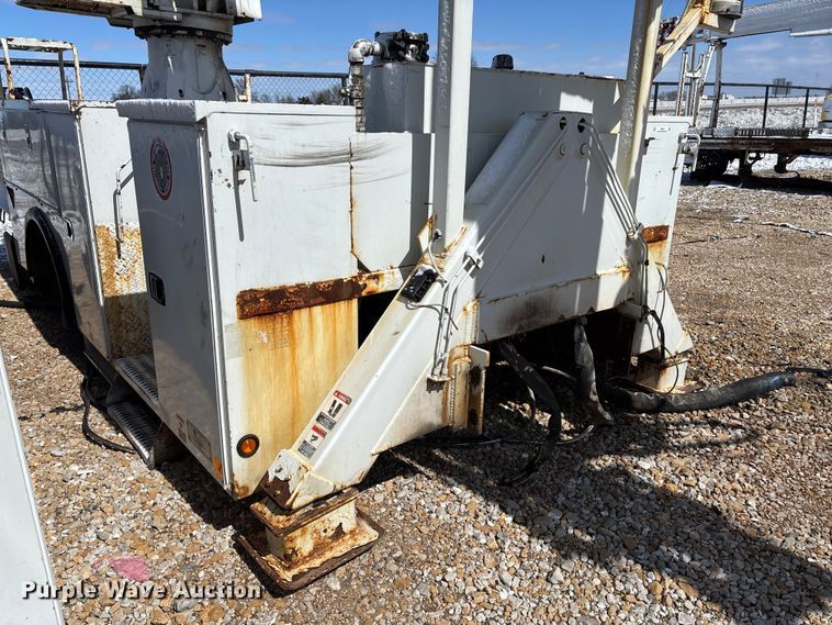 image for item FB3251 Altec digger derrick bed