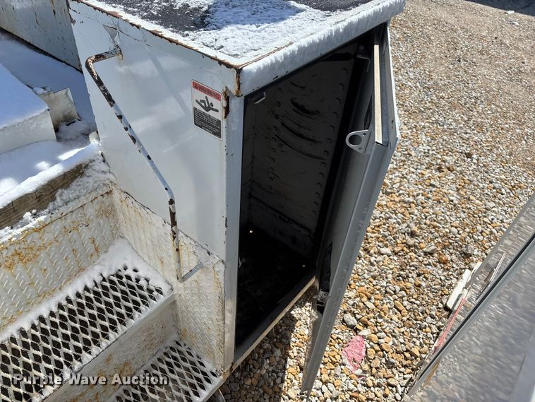 image for item FB3251 Altec digger derrick bed