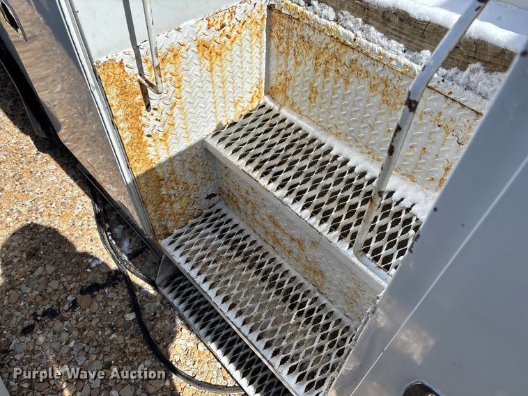 image for item FB3251 Altec digger derrick bed