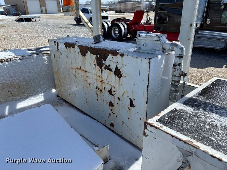 image for item FB3251 Altec digger derrick bed