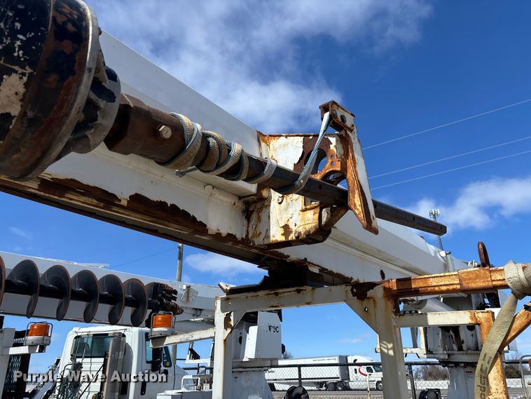 image for item FB3251 Altec digger derrick bed